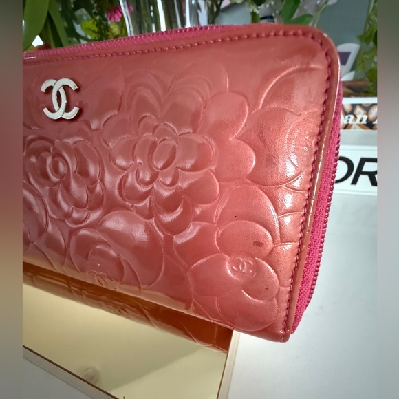 CHANEL Cameilla Zip Around Wallet - Picture 3 of 16